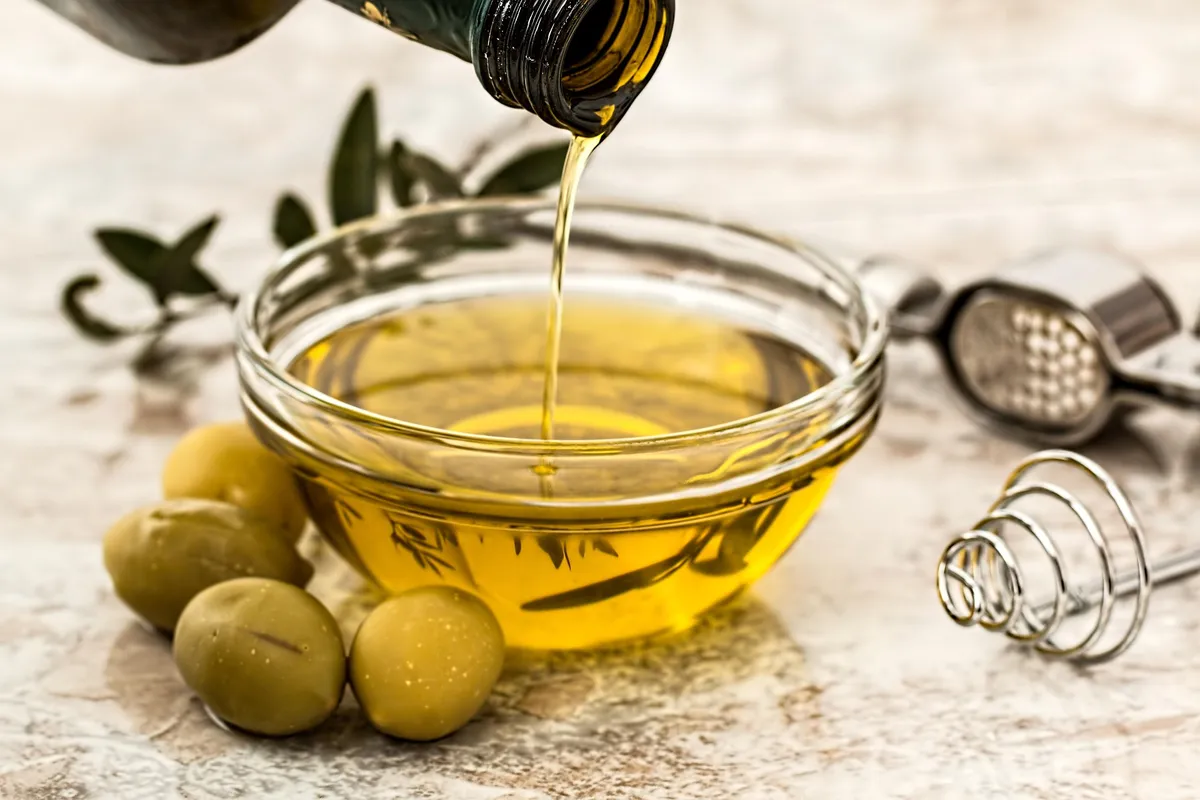Infusión de hierbas en aceite de oliva con cítricos